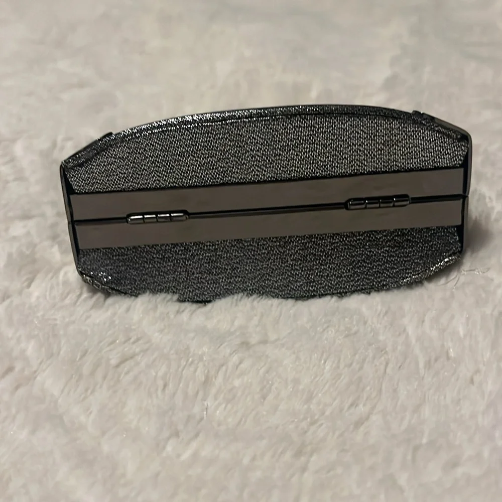 Elegant Silver purse - Picture 4 of 5
